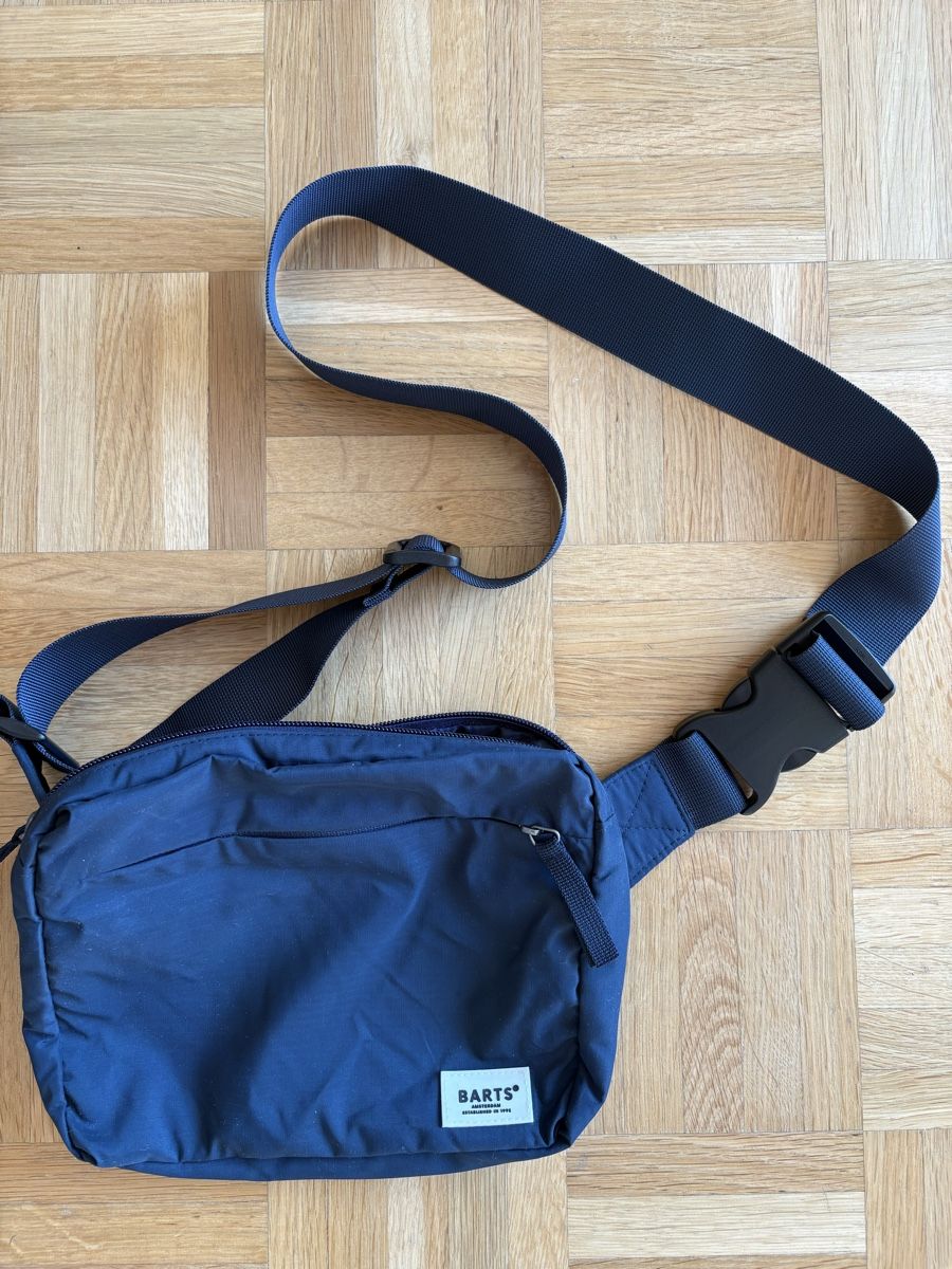 Barts Borse: Crossbodybag, Barts, marineblau – Nuovo e nell'imballaggio originale da Zürich venduto da sanismile 2