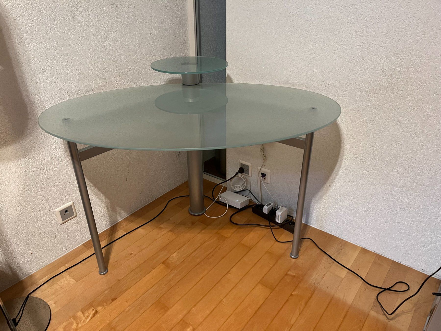 Scrivanie: Bureau/table en verre, parfait état! – Usato da Blonay venduto da Atisse