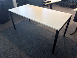 Schreibtisch weiss Metallgestell schwarz 160x80cm gebraucht