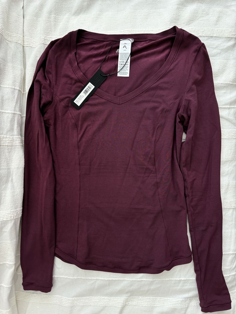 Oner Active Top: Mellow Motion Wide V Neck Long Sleeve Oner Active – Nuovo e nell'imballaggio originale da Frauenfeld venduto da jac. 1