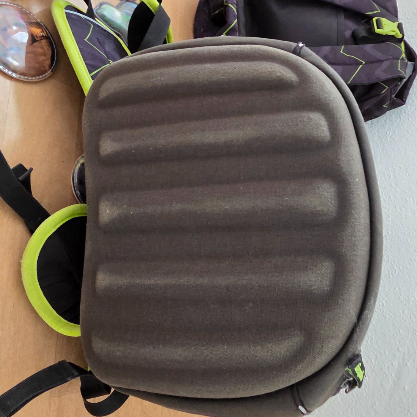 Ergobag Kindertaschen: Ergobag Rucksack mit kleine Training Rucksack und  Klettis – Gebraucht aus Luzern von Cado12 3