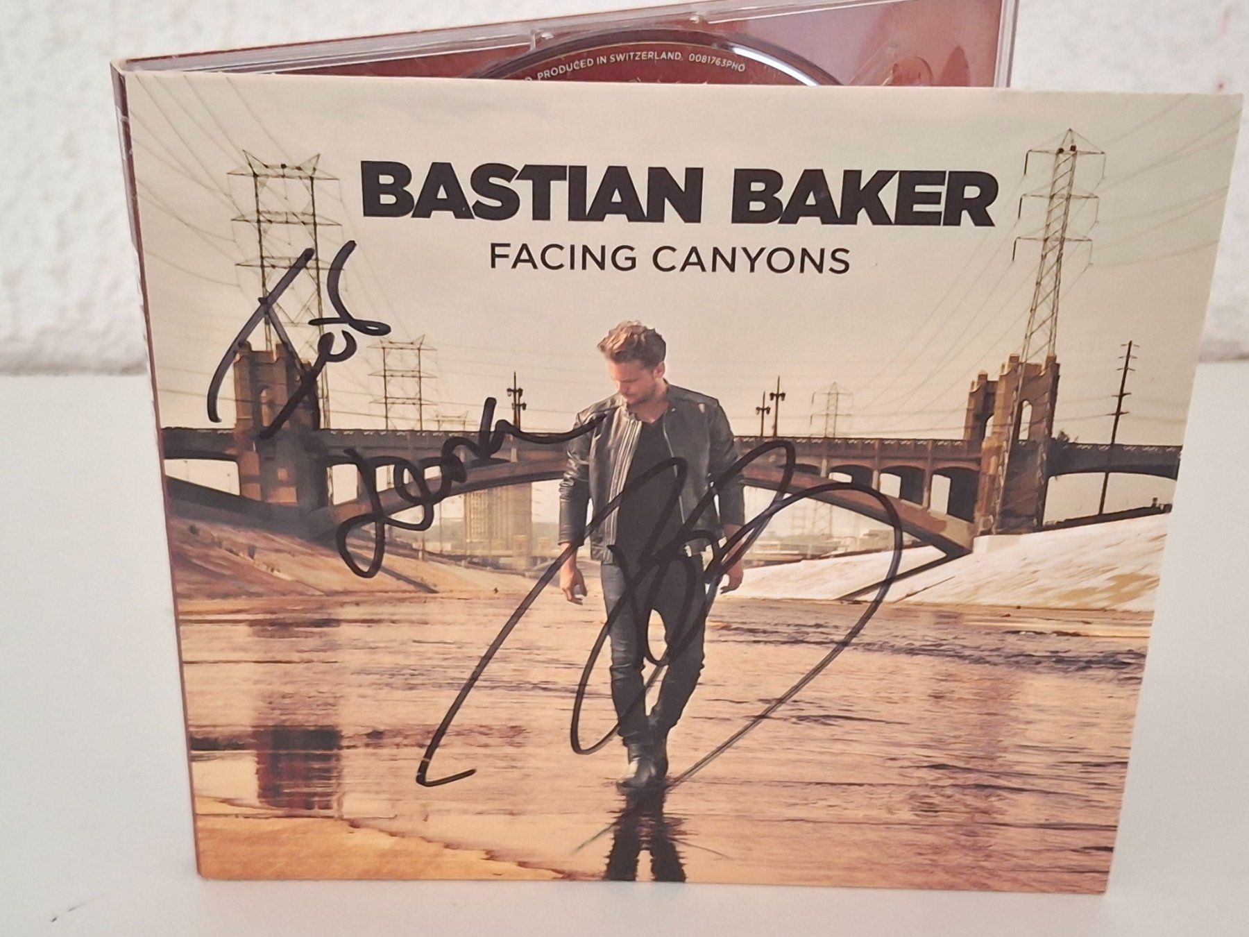 CD: CD Bastian Baker -  Facing Canyons  mit Unterschrift – Usato da Aarberg venduto da Jackup1