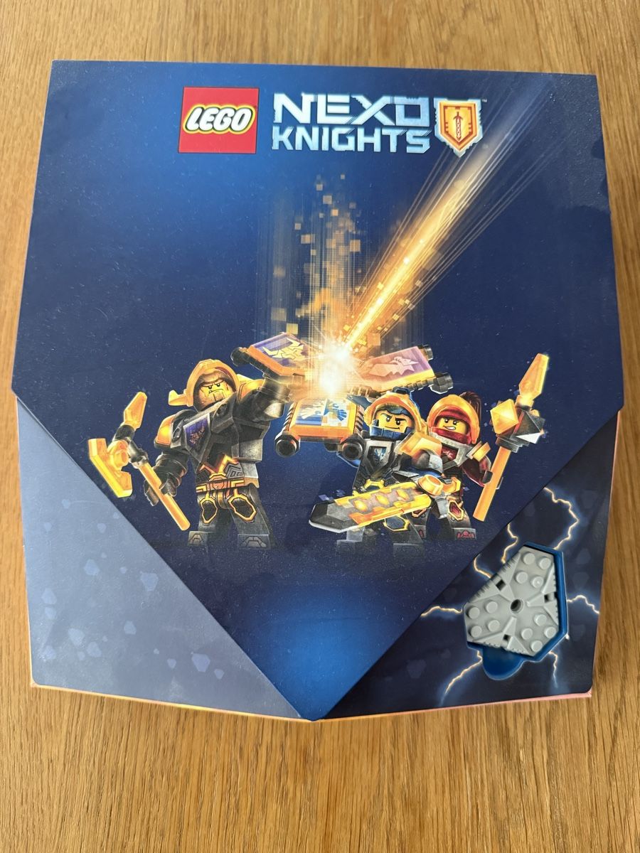 Lego Giocattoli: Lego Nexo Knights Schilder Sammlung mit Buch  – Usato da Zürich venduto da JBZH 3