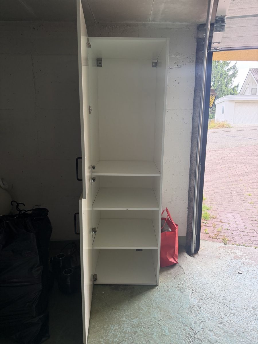 Armoires: Schrank ab 1.- – D'occasion à Zürich par Securesale24 1