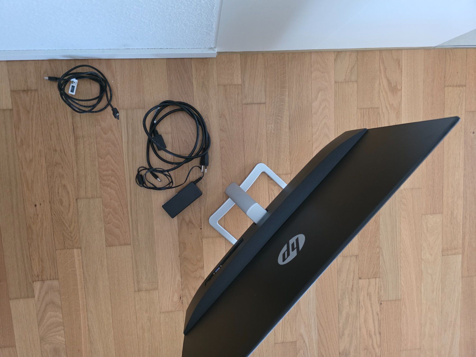 Hewlett Packard Monitor: HP Monitor 27es – Usato da Küssnacht am Rigi venduto da rafaro94 3