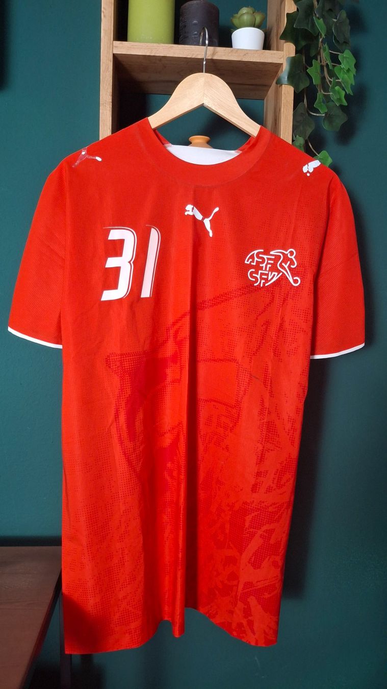 Schweizer Nati Canottiere & Pantaloni: Switzerland Nati 2006 world cup puma – Usato da Yverdon-les-Bains venduto da flo_8fgr