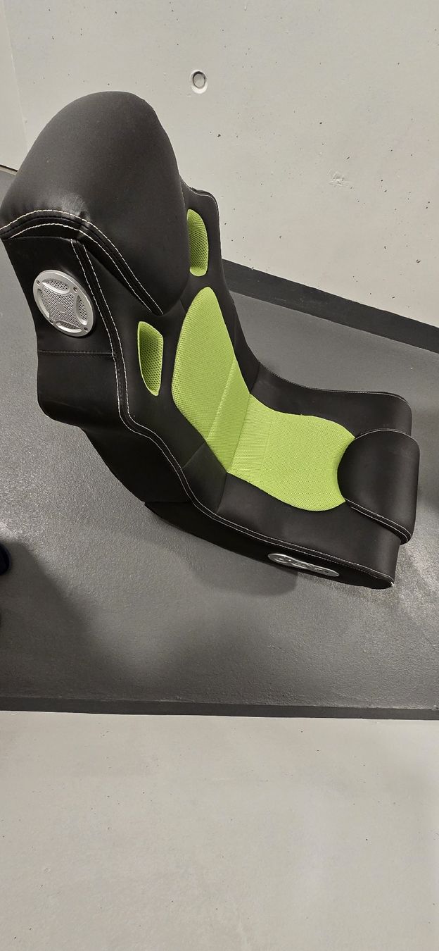Stühle: Gamingstuhl schwarz/grün – Defekt aus Egerkingen von bea_rxm7