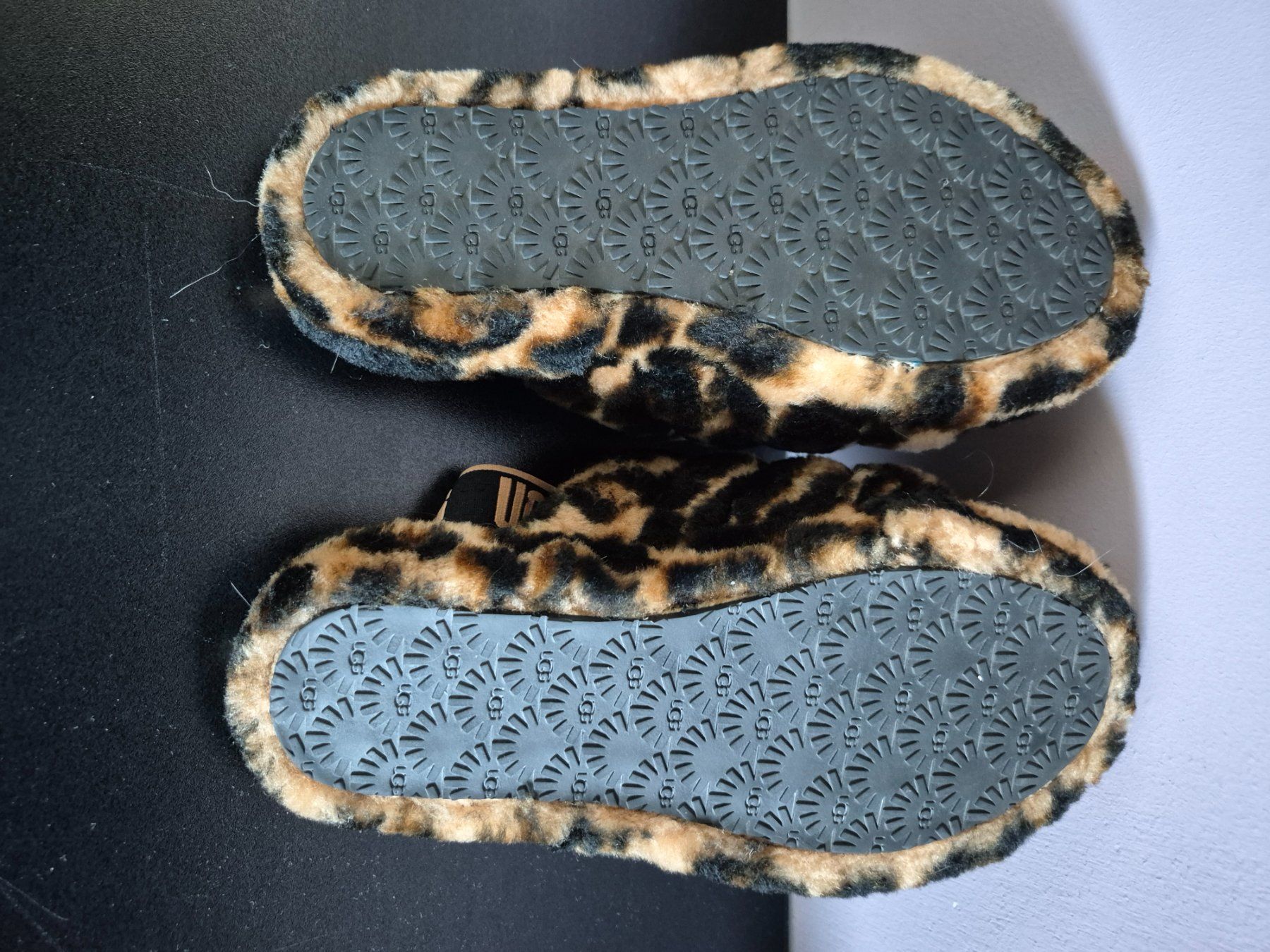 Ugg Scarpe per ragazze: UGG Hausschuh Gr. 32.5 – Usato da Dozwil venduto da Kuka25 4