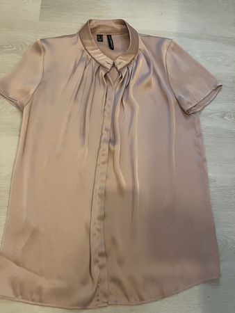 Top aus Satin von Mango, Gr. S