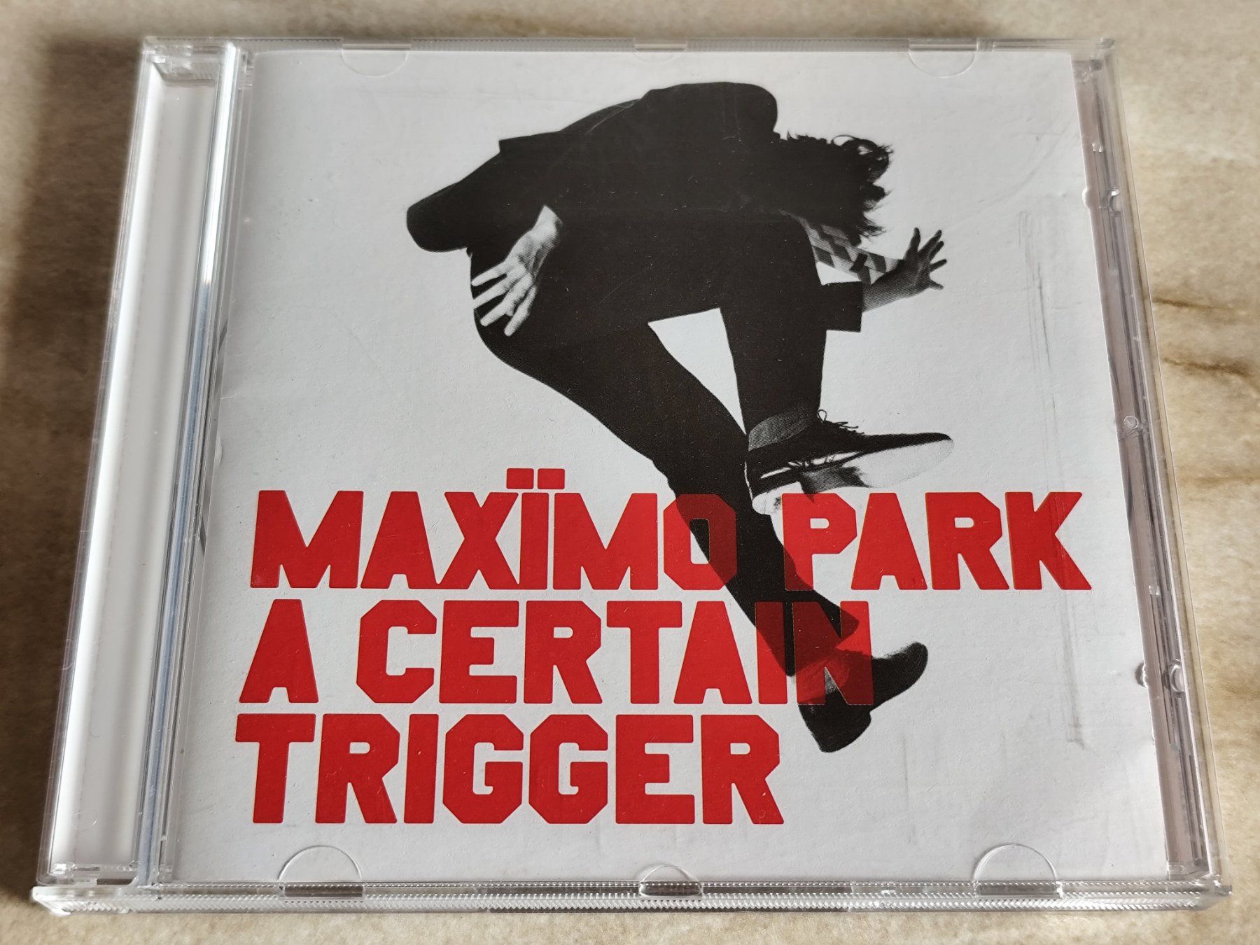 CD: MAXÏMO PARK - A CERTAIN TRIGGER (Warp Records Ltd 2005) – Usato da Ermenswil venduto da easyric