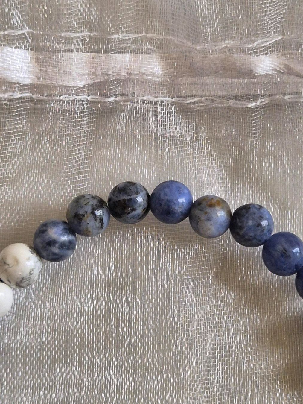 Bracciali & Braccialetti: Sodalith mit Howlith Armband 6mm – Nuovo e nell'imballaggio originale da Rüti ZH venduto da pep_l9zp 3