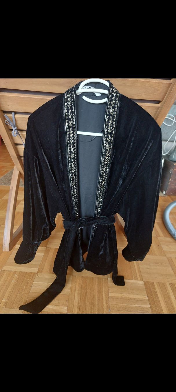 Arte internazionale: Kimono noir velours Zara – Usato da Avully venduto da jul_n8zt