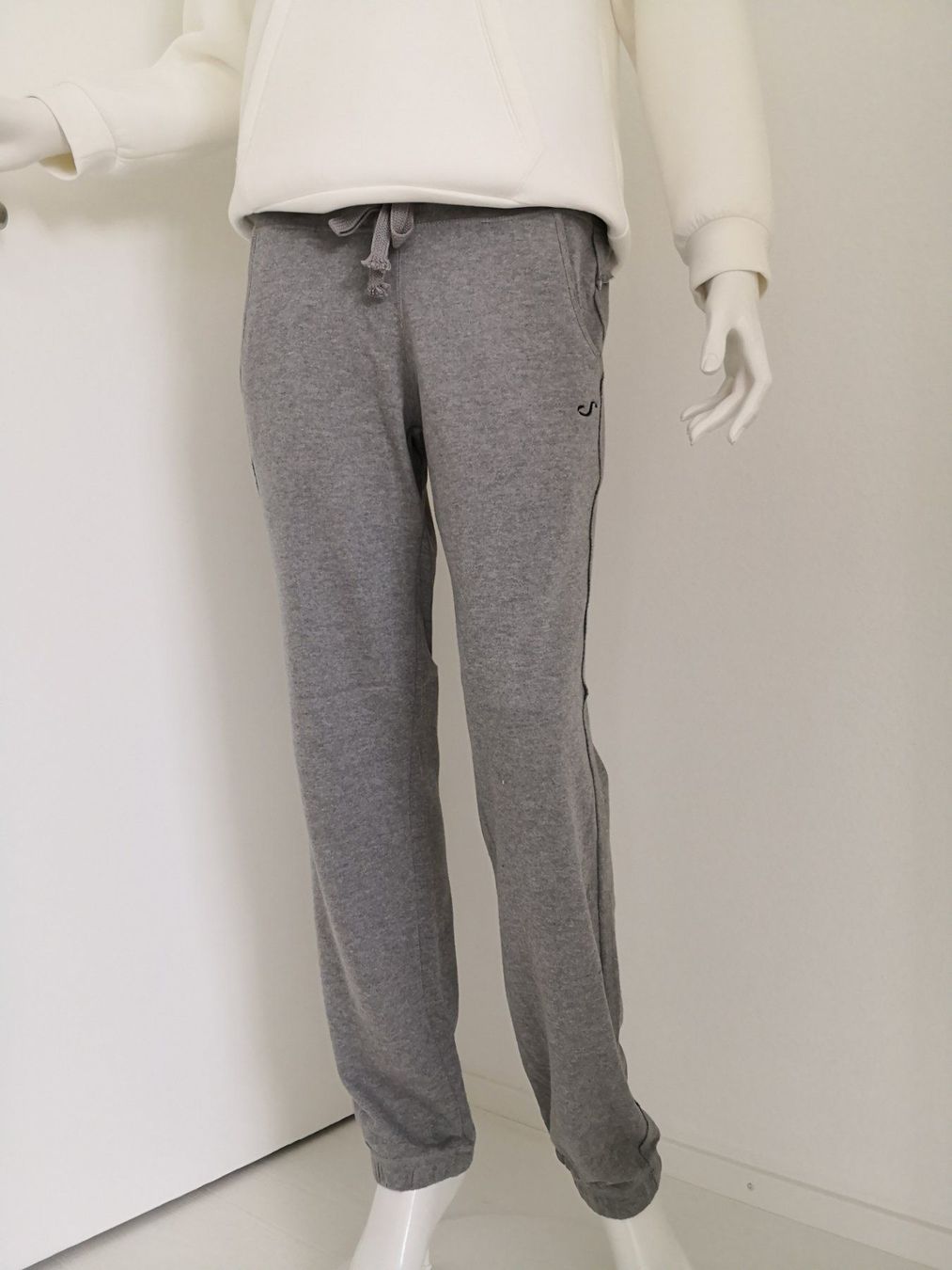 Mango Hosen: 🤩MANGO JOGGING-HOSE HELLGRAU NEUWERTIG & ARMANI P. – Neu (gemäss Beschreibung) aus Olten von Naja-Twins-Twins 1