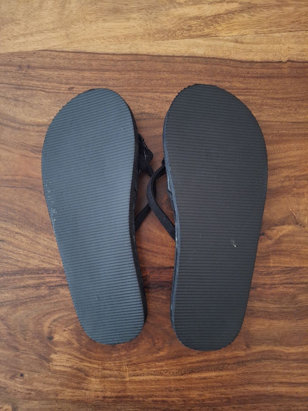 Scarpe da donna: Flip-Flops mit Muscheldekor in Gr. 38 – Usato da Oberrieden venduto da man_tky9 2