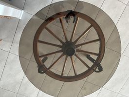 Rarer Couchtisch aus altem Wagenrad,rustikal!Echte Hingucker