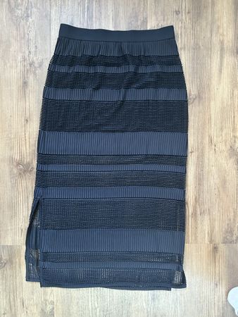 Jupe noire Trouvé, en maille ajourée – Taille S –