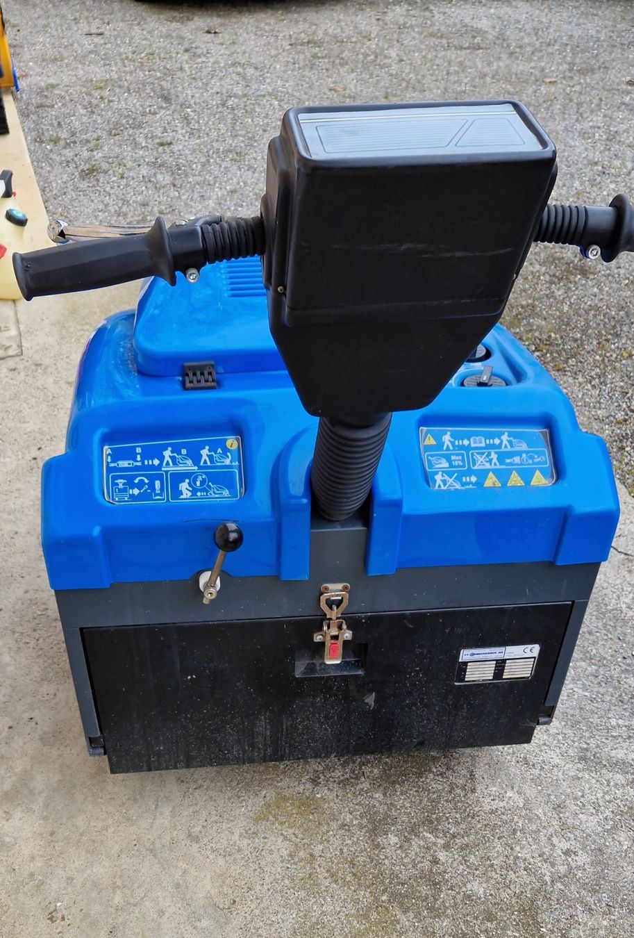 Honda Tutte le macchine: Balayeuse Sondi avec moteur Honda – Usato da St. Ursen venduto da cpi23 3