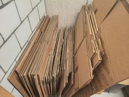 27 Umzugskisten und Geschirrbox
