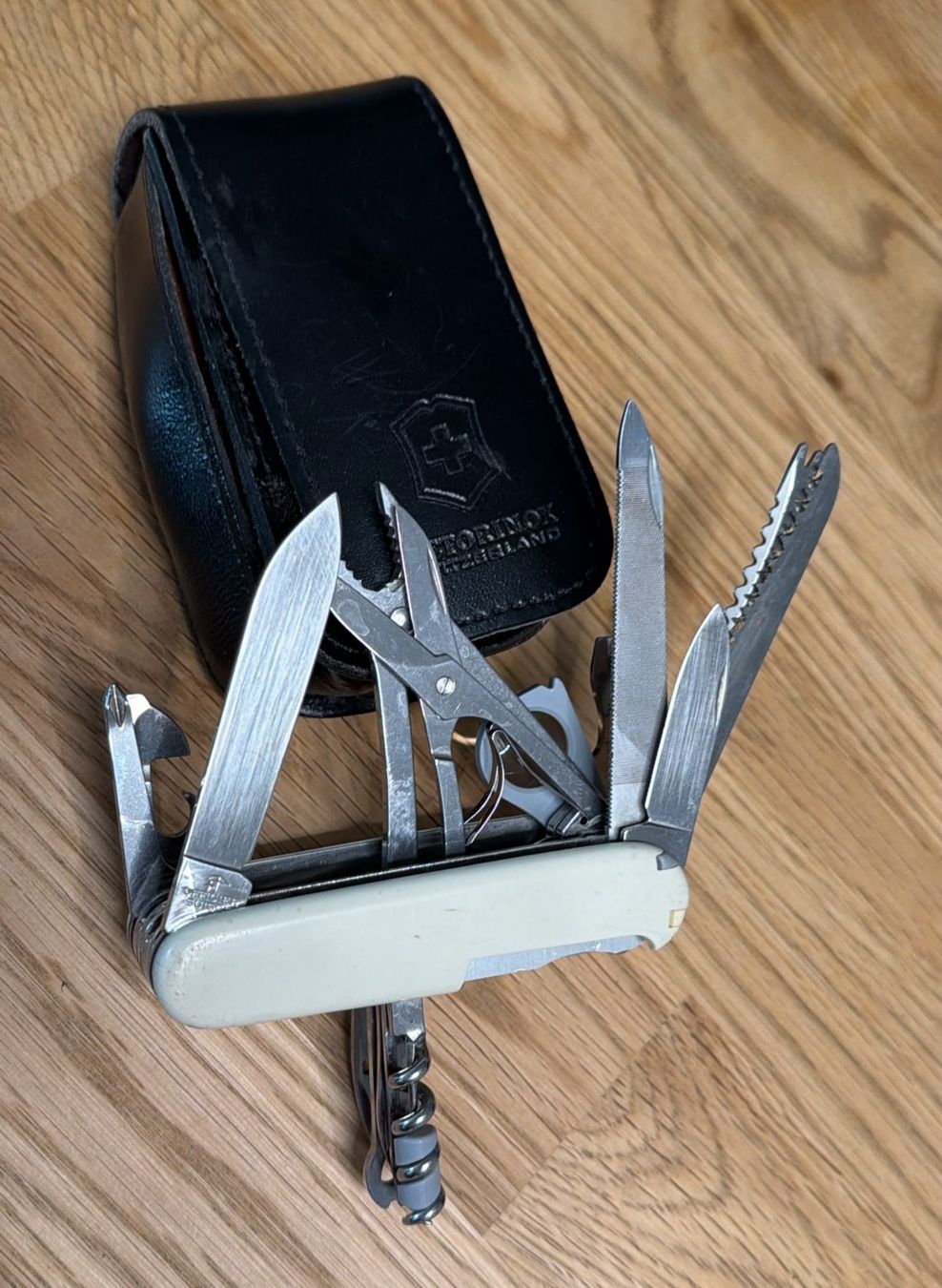 Victorinox Taschenmesser: VICTORINOX  SURVIVAL KIT MIT ETUI – Gebraucht aus Zürich von Frei-Occasionen 4