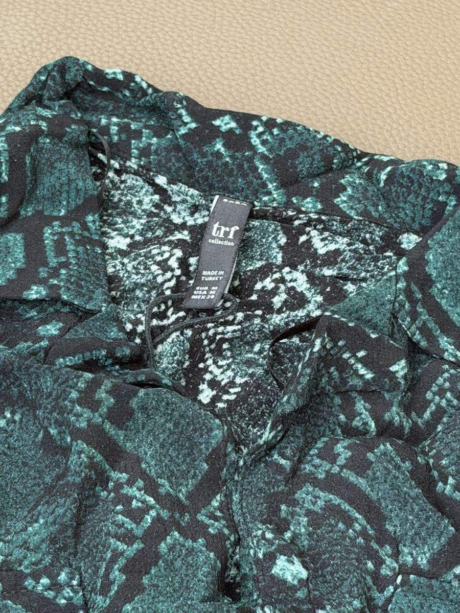 Zara Camicette: TRF Bluse mit Schlangenmuster, Gr. M, Top Zustand! – Nuovo (secondo la descrizione) da Jona venduto da biy_f8qm 1