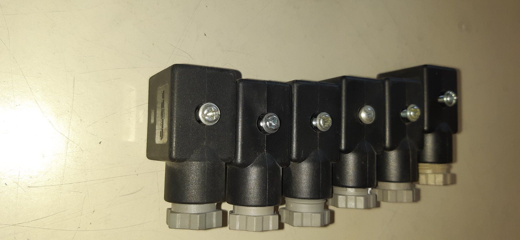 Festo Elektronikbauteile: 6 Stk. Ventilstecker Bauform B 11mm Festo – Gebraucht aus Fehraltorf von STEMAC01TK