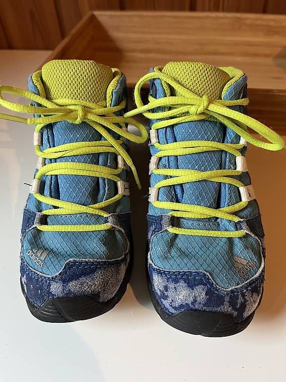 Chaussures garçon: ADIDAS terrex Gr. 26 – D'occasion à Zizers par Sahu1 1
