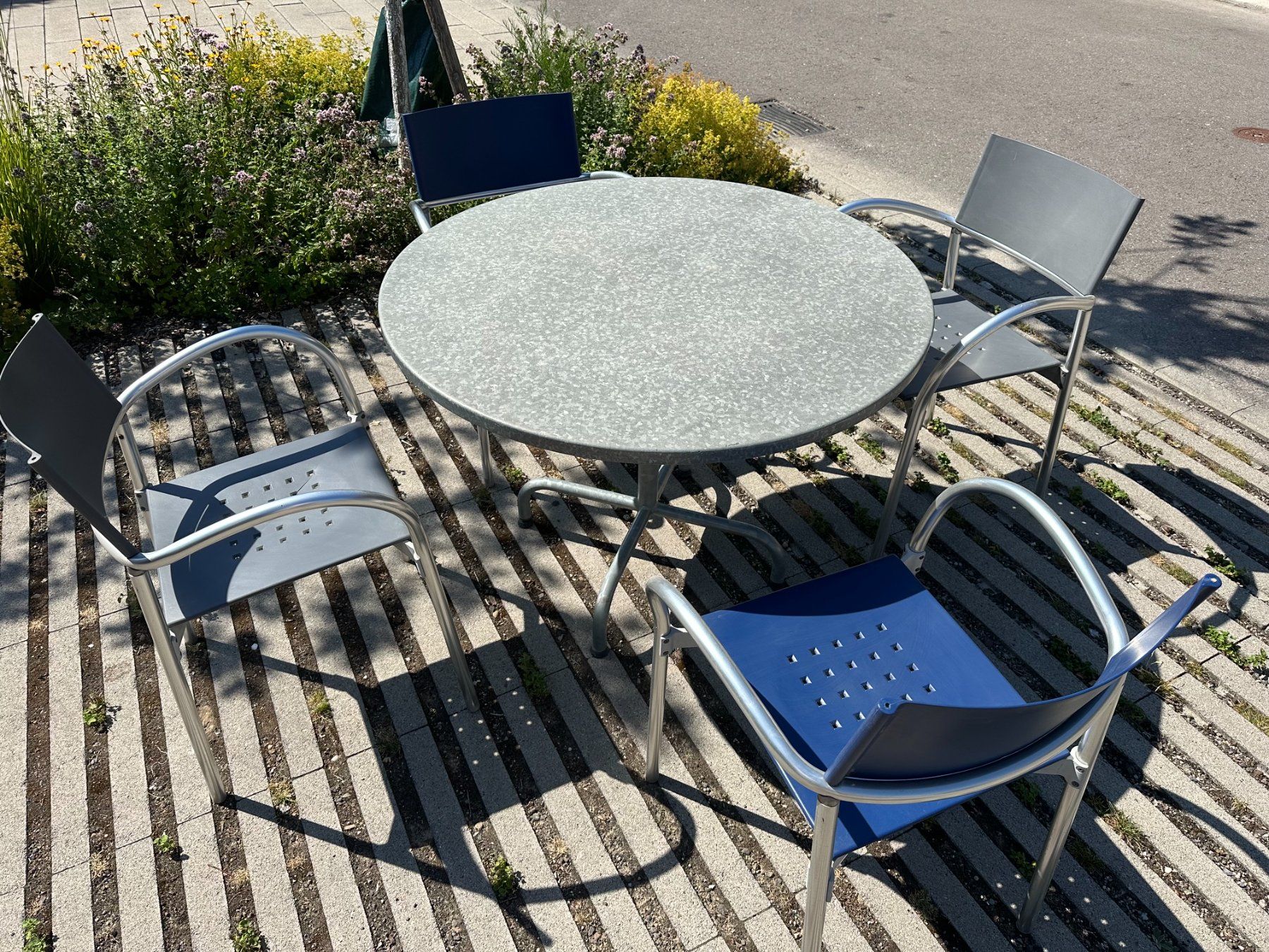 Stühle: 4 Gartenstühle Breeze mit Metalltisch – Gebraucht aus Wettingen von fun4bike_now 7