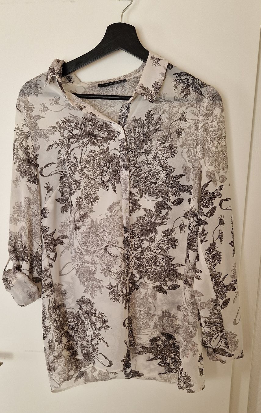 Blusen: Elegante Bluse mit Blumenmuster, Gr. 38 – Gebraucht aus Andermatt von nin_ks9v