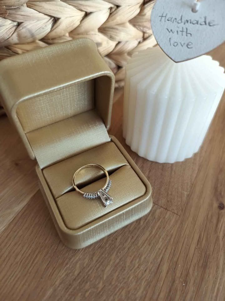 Ringe: Neu Natural Diamond Ring 18K Gold - Twisted style – Neu und originalverpackt aus Birmensdorf ZH von Nanu-R 1