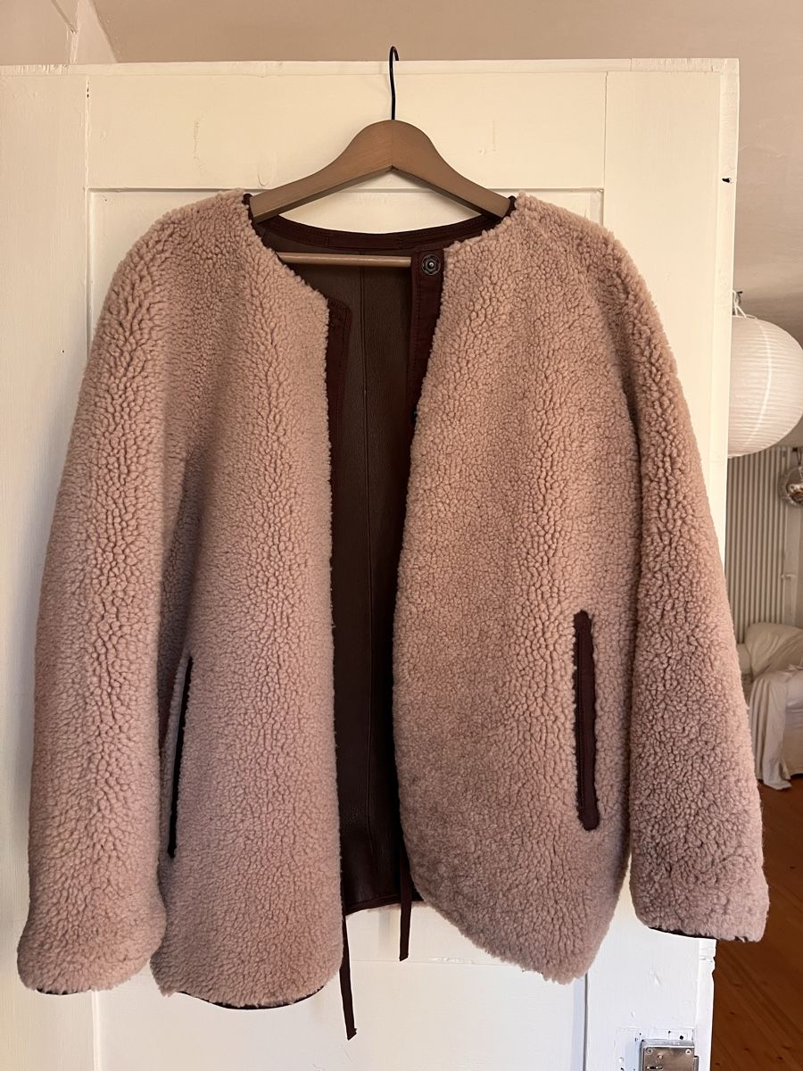 Giacche: Shearling Jacke von Humanoid - Winter Must-Have! – Nuovo (secondo la descrizione) da Biel Bienne venduto da ginettefeigenbaum
