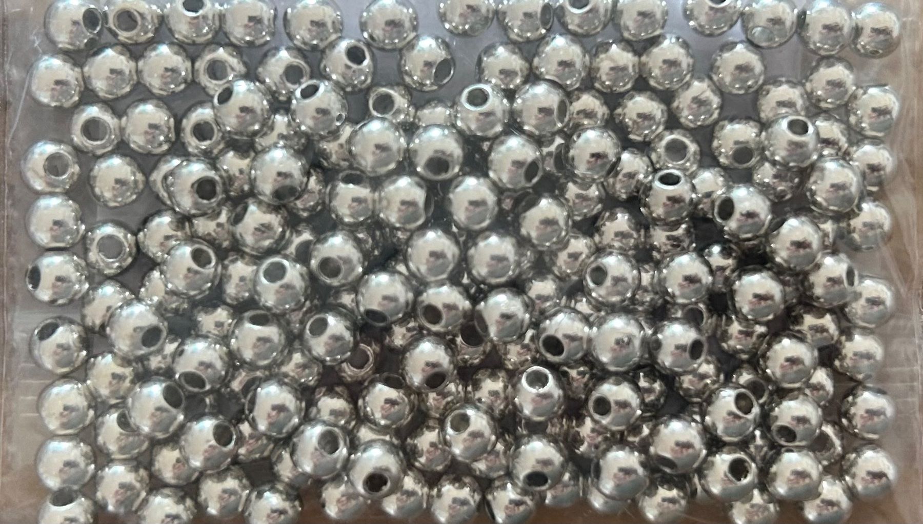 Perlen (unechte): Perlen / Bastelperlen silberfarben, 5mm, 200 Stück – Neu und originalverpackt aus Geneve von vane267