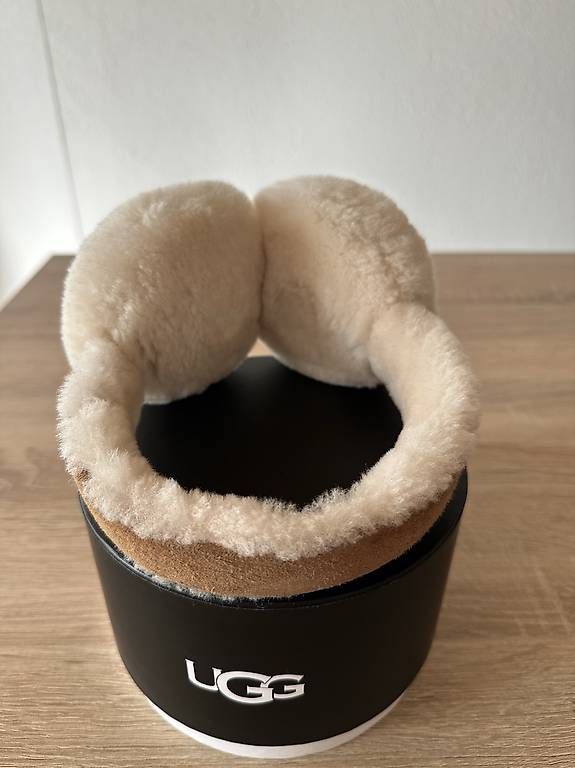 Chapeaux, bonnets & casquettes: UGG Ohrenwärmer/Earmuffs  – Neuf avec emballage d'origine à Solothurn par nev_7qmh 4