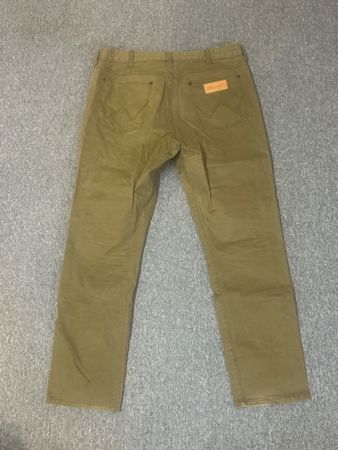 Wrangler Hose olivgrün Grösse W38 L32 neu