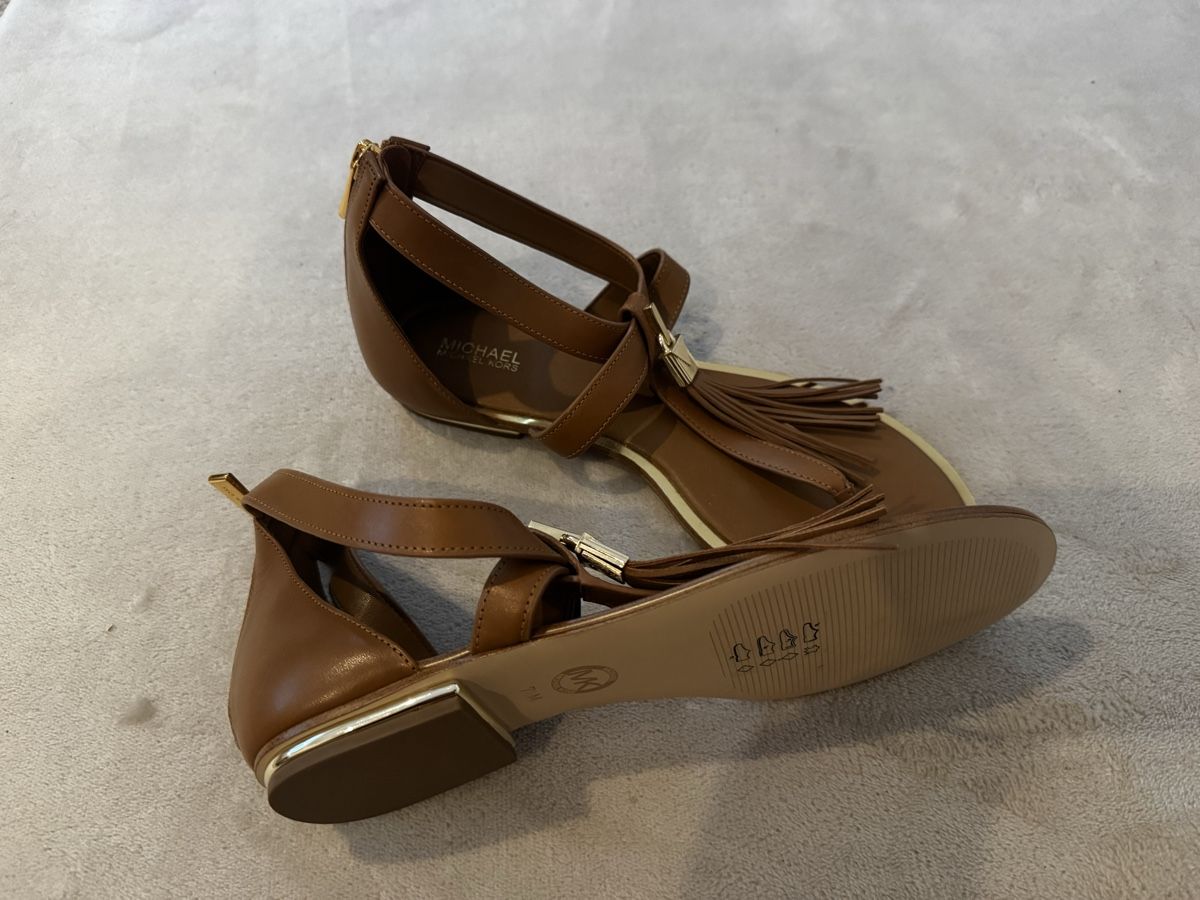 Michael Kors Chaussures femmes: Michael Kors Sandalen Grösse 7.5 – D'occasion à Madetswil par slougan88 8