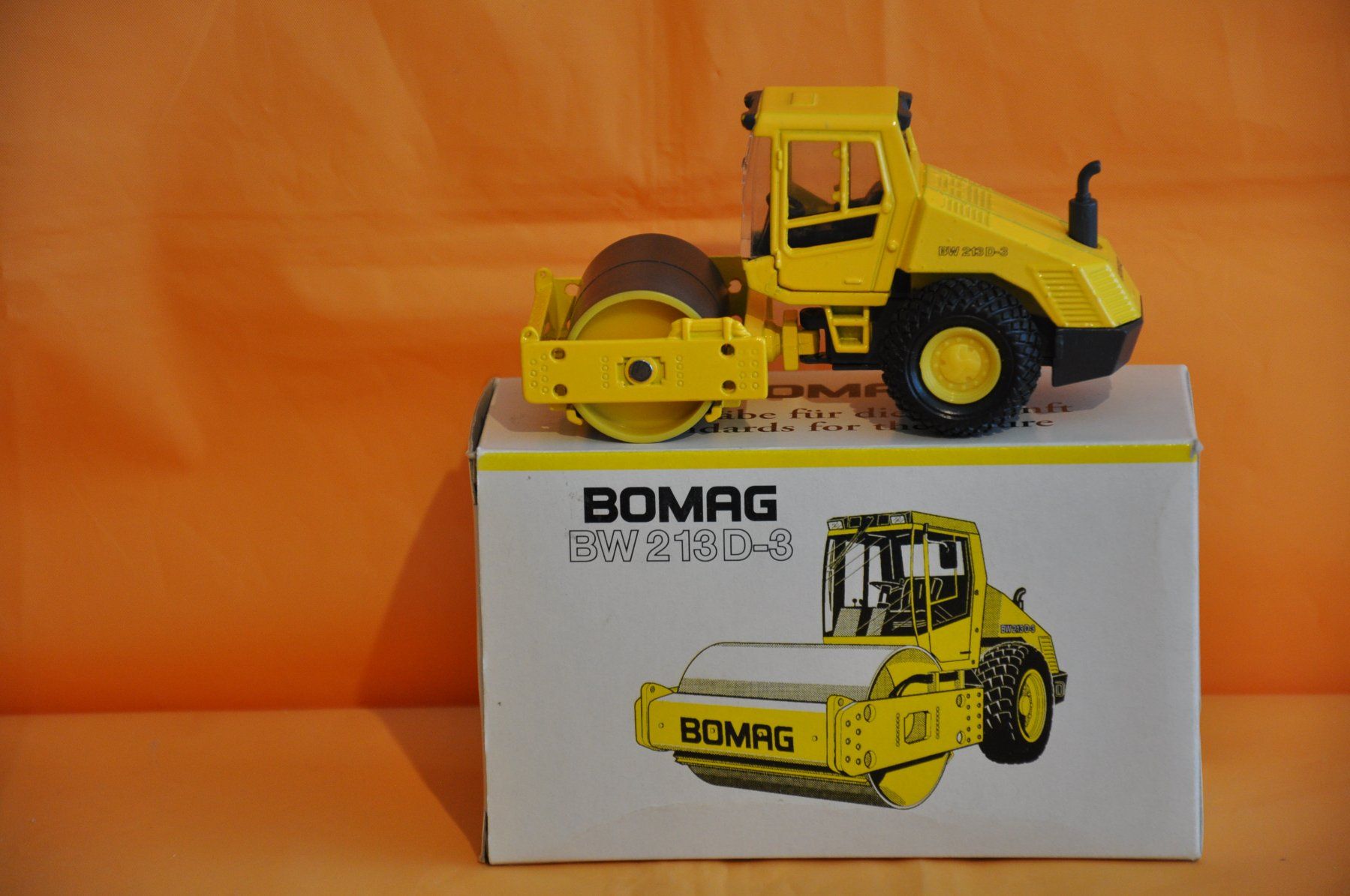Modellbausätze & Standmodelle: BOMAG BW 213 D-3 Walzenzug – Neu (gemäss Beschreibung) aus Mitlödi von worker04 1