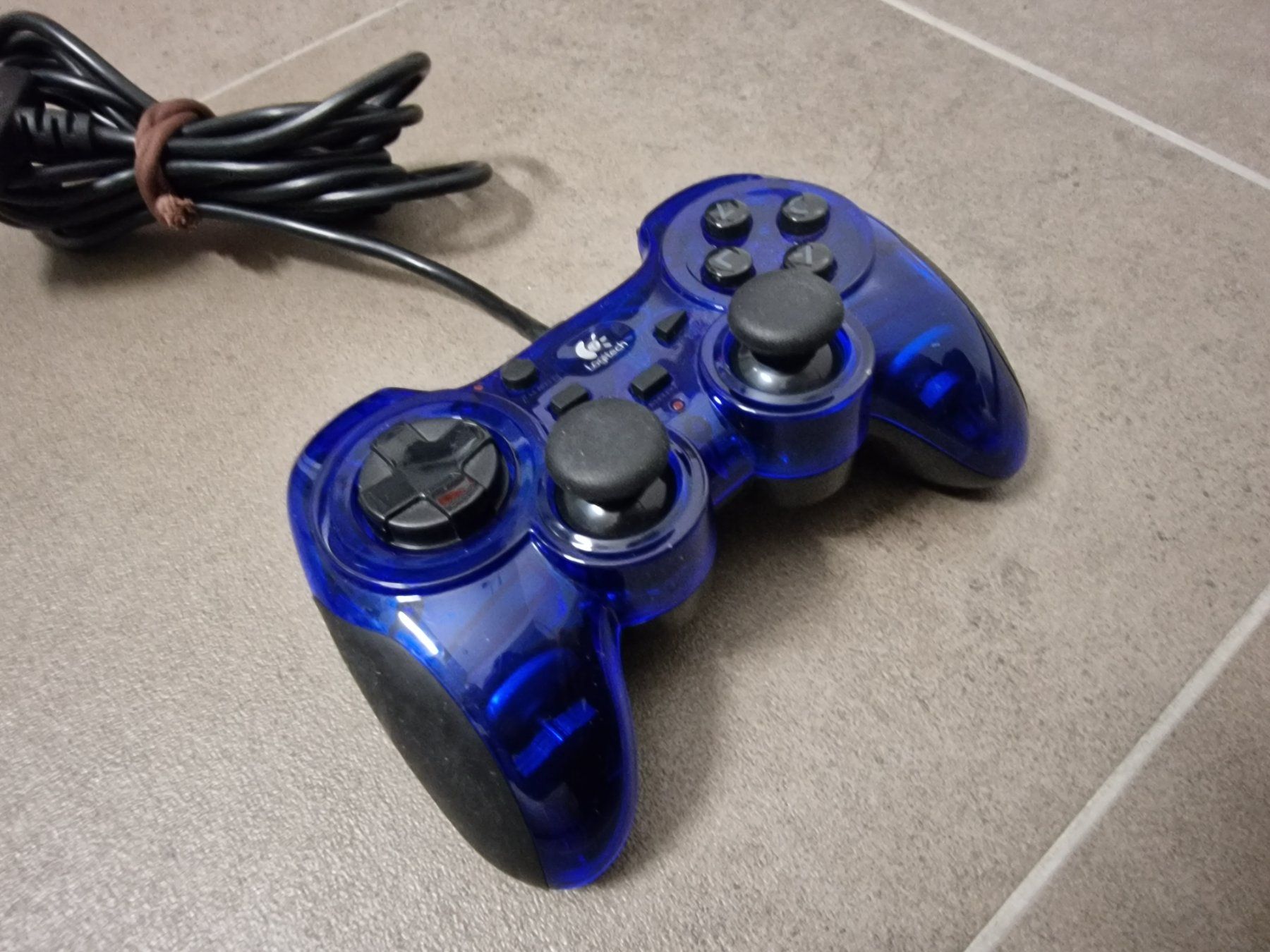 Logitech Controller: Logitech PS2 Controller - schnelle Lieferung! – Gebraucht aus Pratteln von  4