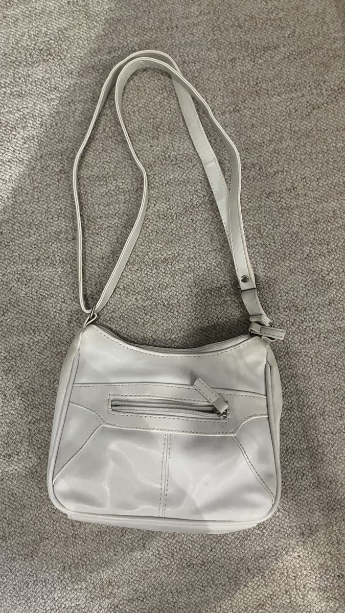 Taschen für Damen: Schicke, weisse Umhängetasche – Gebraucht aus St. Gallenkappel von Iillifee