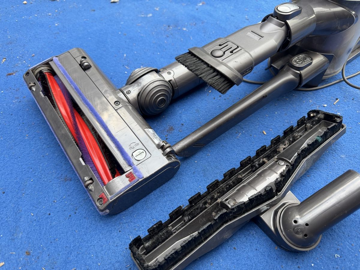 Dyson Aspirateurs & Accessoires: Dyson v8 – D'occasion à Camorino par CamperCommunity 2