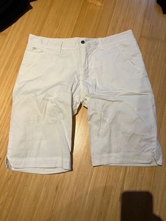 Weisse Sommer Shorts PEAK 40/32 - Perfekt für den Sommer!