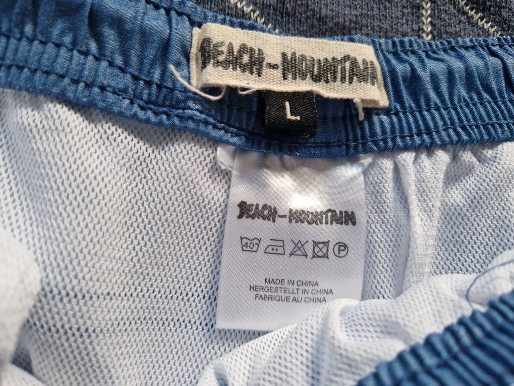 Costumi da bagno: Beach-Mountain Badehose, hellblau gestreift, Gr. L – Usato da MUEHLAU venduto da ibo_5c7d 1