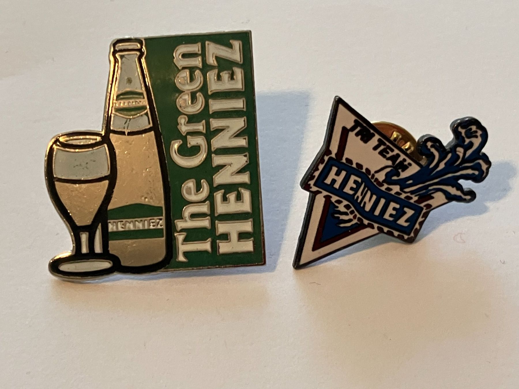 Placchette & Badge: 2 Pin Henniez – Usato da Basel venduto da djwwpp