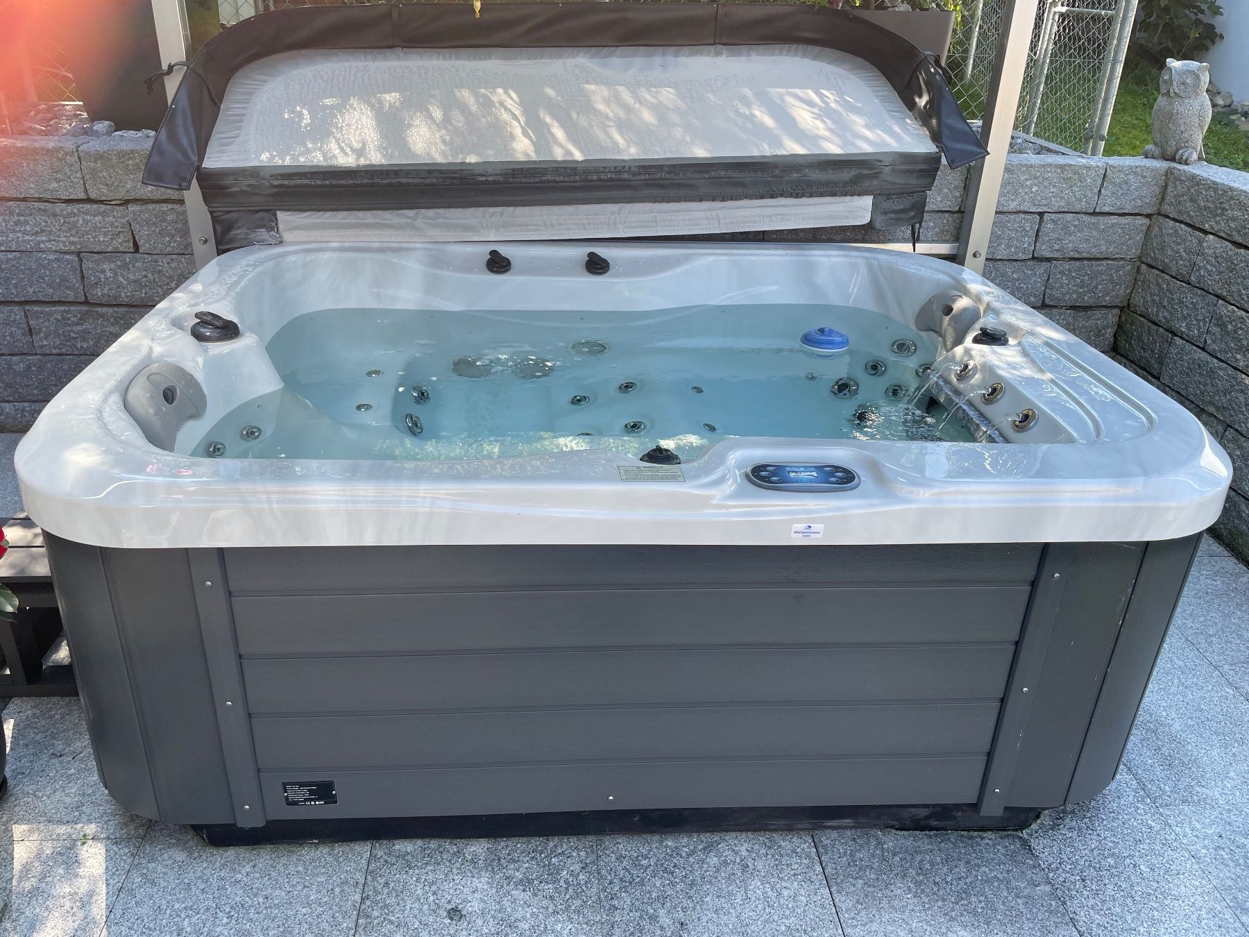 Whirlpool: Whirlpool Deluxe Spas Juno – Gebraucht aus Hittnau von  3
