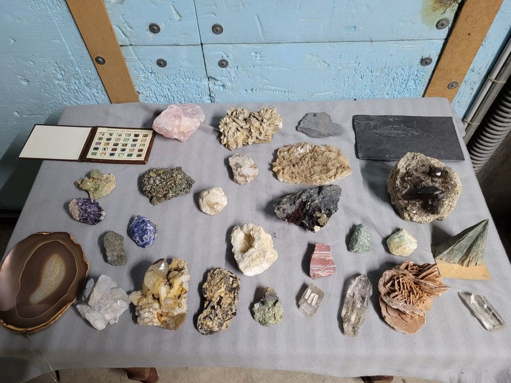 Peridot Ohrringe Mit Blumen-Gravur - Handgefertigte Tropfen-Ohrringe In Antik-Optik