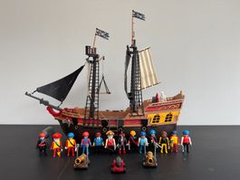 Piratenschiff Playmobil mit umfangreicher Ausrüstung