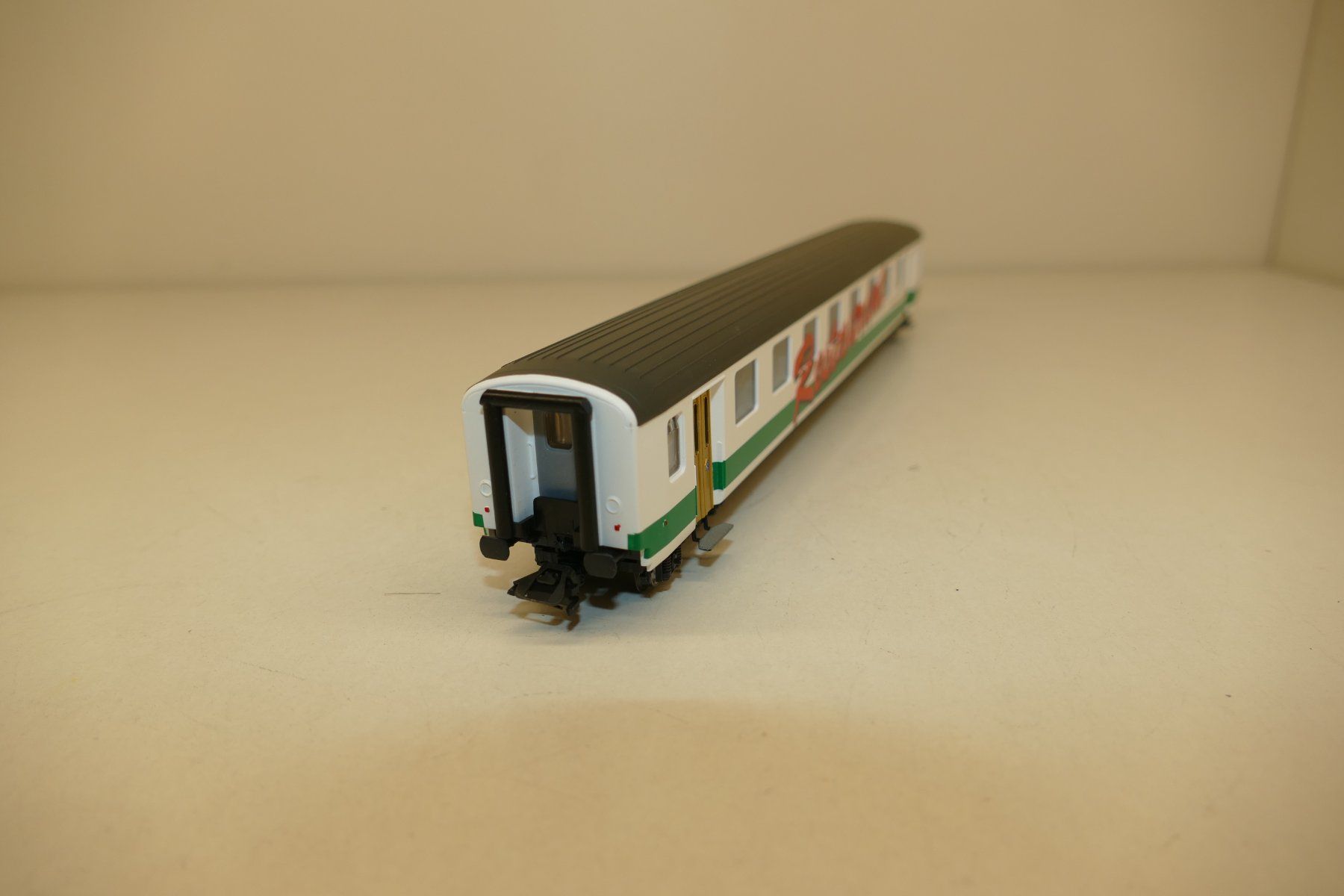 Lima Modellini di ferrovie: Lima Collection H0: SBB Restaurant Wagen mit Figuren – Nuovo (secondo la descrizione) da Niederhasli venduto da Flash32 3
