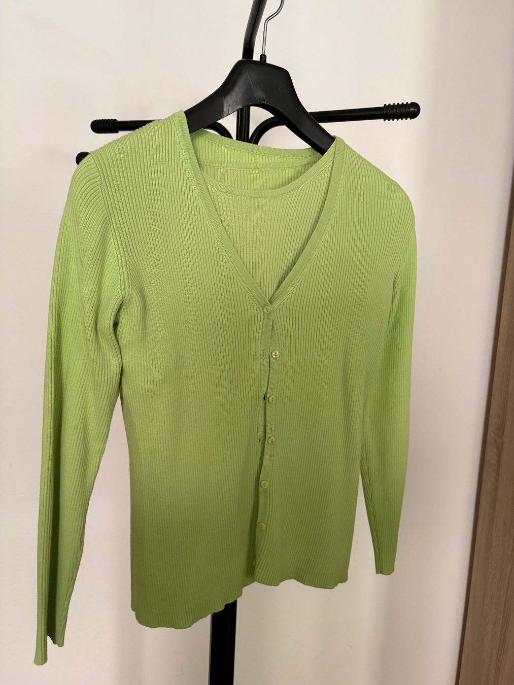 Lotti di vestiti: Jacke und T-Shirt – Usato da Zürich venduto da luc_2t2q 2