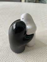 Sale e pepe b/n omini abbracciati