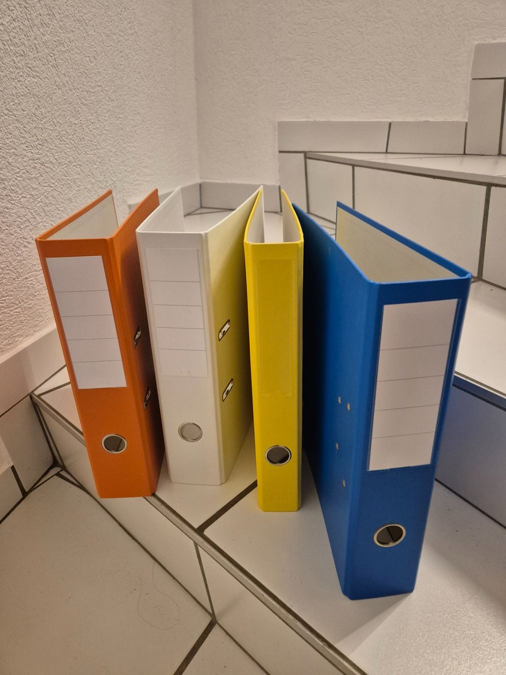 Migros Raccoglitori: Classeurs - A4 plastifiés - 7 cm & 4 cm – Usato da Moutier venduto da Kimi22