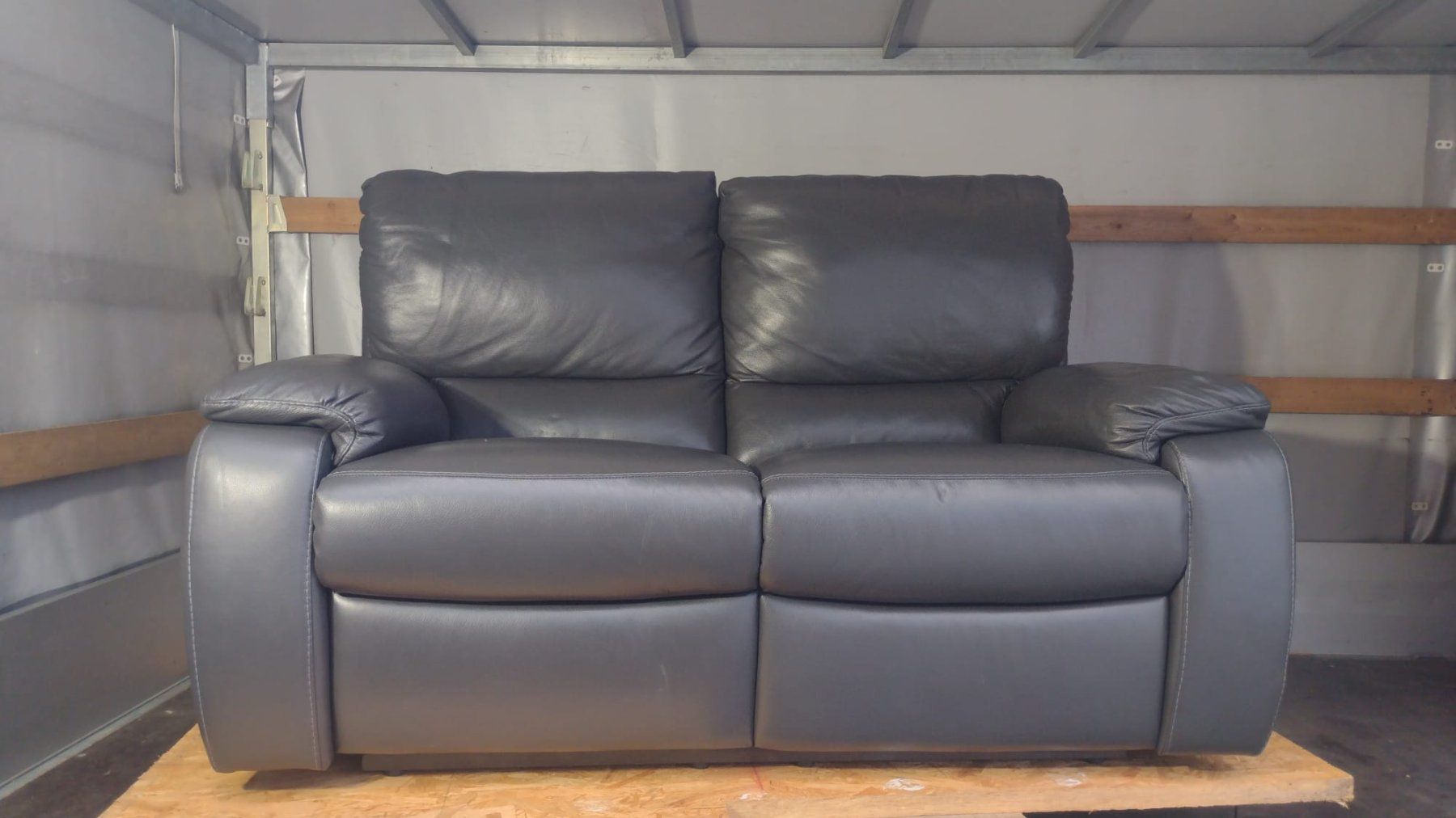 Sofas: 2er Sofa elektrisch – Gebraucht aus Dinhard von Mittelstenweiler