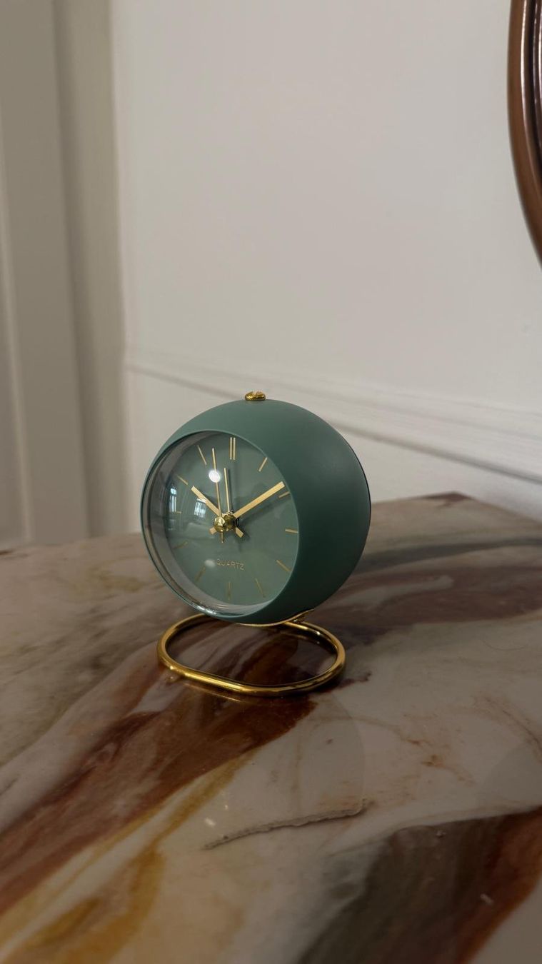 Swiss Orologi: Retro-Stil Uhr – Nuovo (secondo la descrizione) da Zürich venduto da dus_gln9
